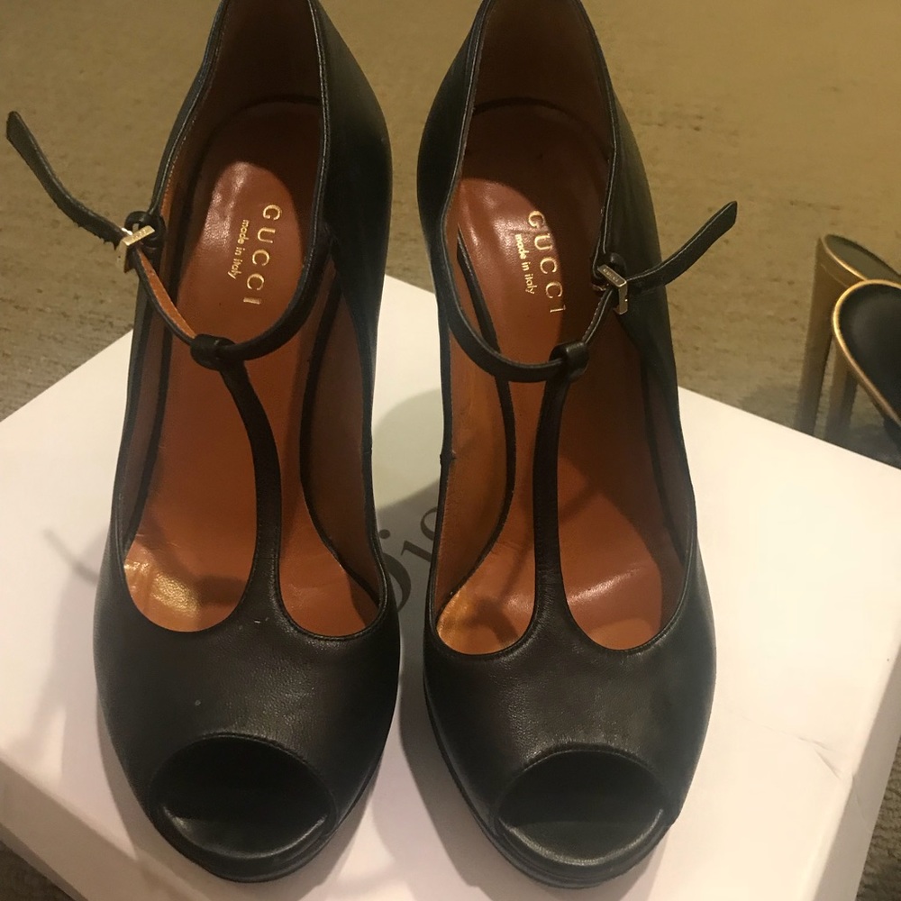 Gucci Black t strap heels